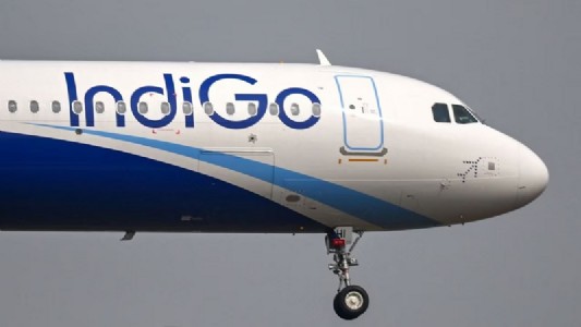 IndiGo पर DGCA का बड़ा एक्शन: रोजाना 110 उड़ानें प्रभावित, सरकार ने एयरलाइन को चेताया