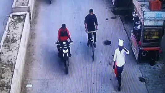 पोरसा में सराफा व्यापारी के बैग से कटकर निकले डेढ़ लाख, सीसीटीवी में दो संदिग्ध, UP के पिनाहट में दबिश